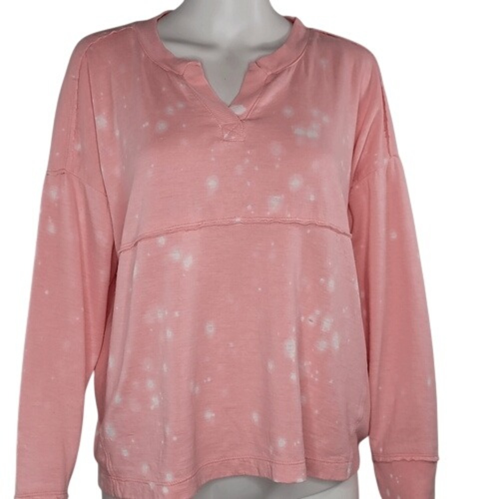 Wonderly Studio Bleach Spotted Pink V-Neck Top